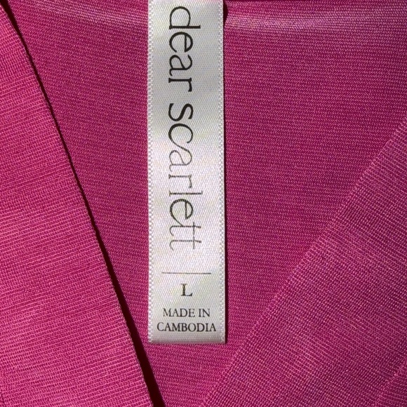 Elegant Magenta Sleeveless Top - Picture 3 of 4